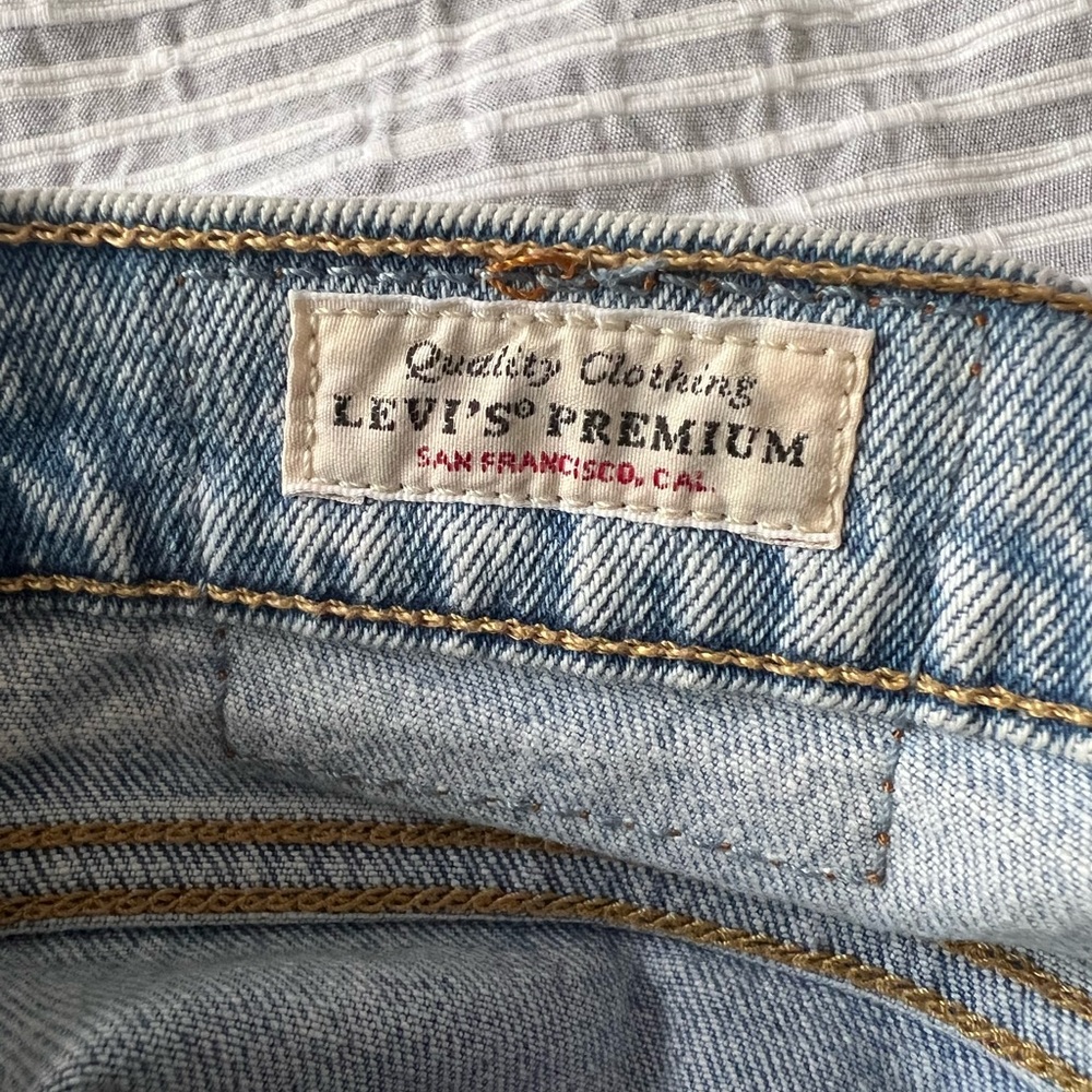 Classic Light Blue Women’s Levi’s - Picture 6 of 7